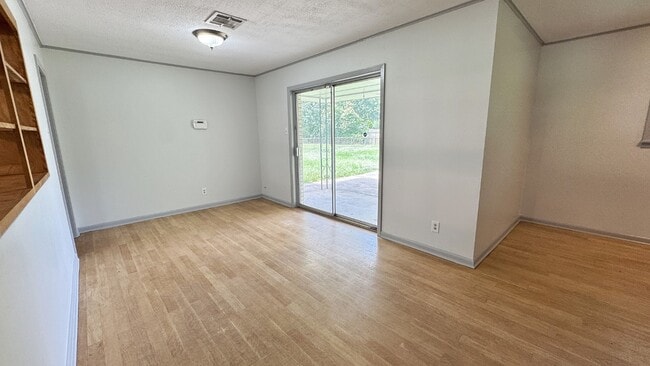Building Photo - 207 Gulpha Dr