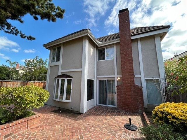 Building Photo - 12 Holly St