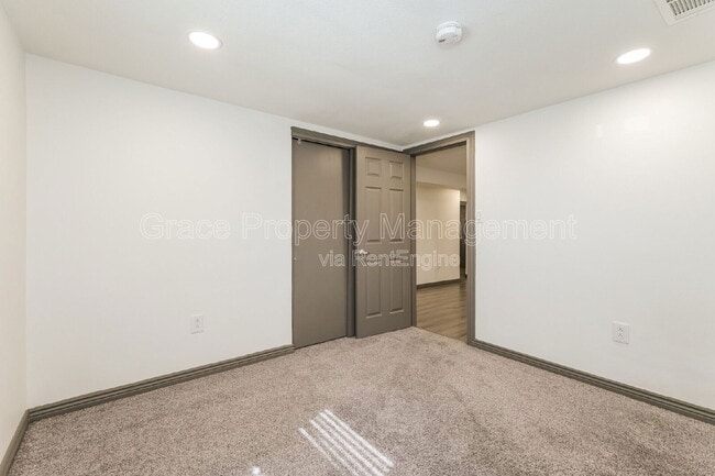 Building Photo - 2871 S Golden Way