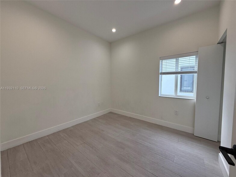 Building Photo - 1786 SW 9th St