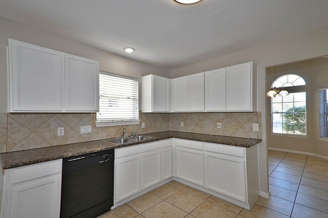 Building Photo - 15223 Stoneyview Dr