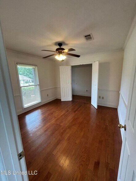 Building Photo - 204 Foxwood Cove