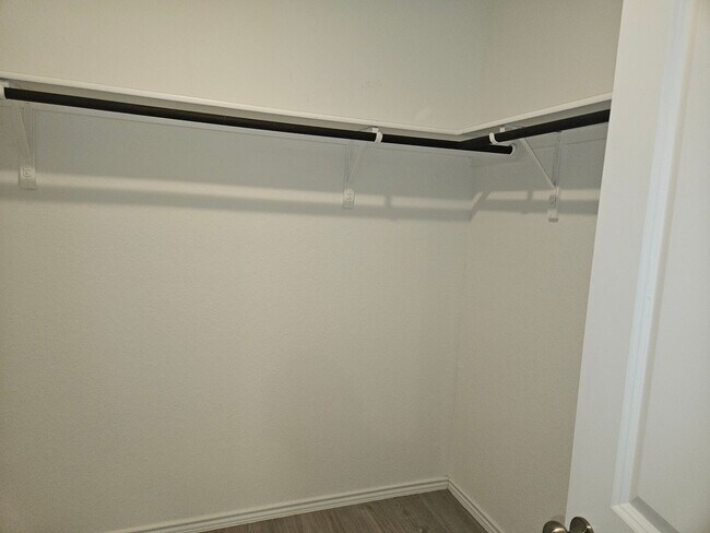 Building Photo - 4 Bedroom with 2 car garage