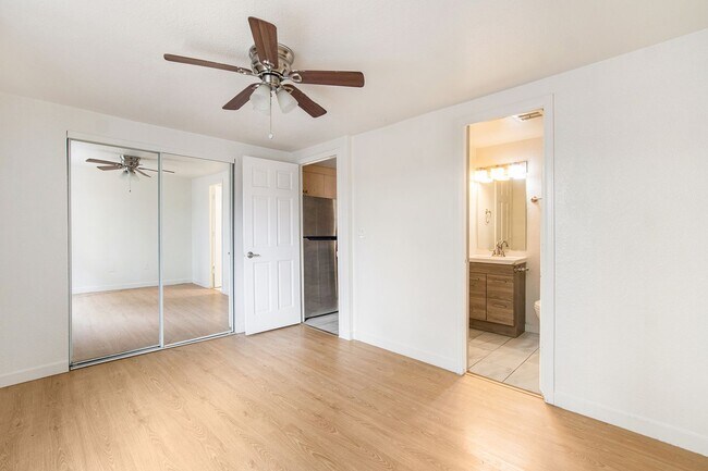 Building Photo - Beautiful 1 Bed, 1 Bath Condo on Speer- Ch...