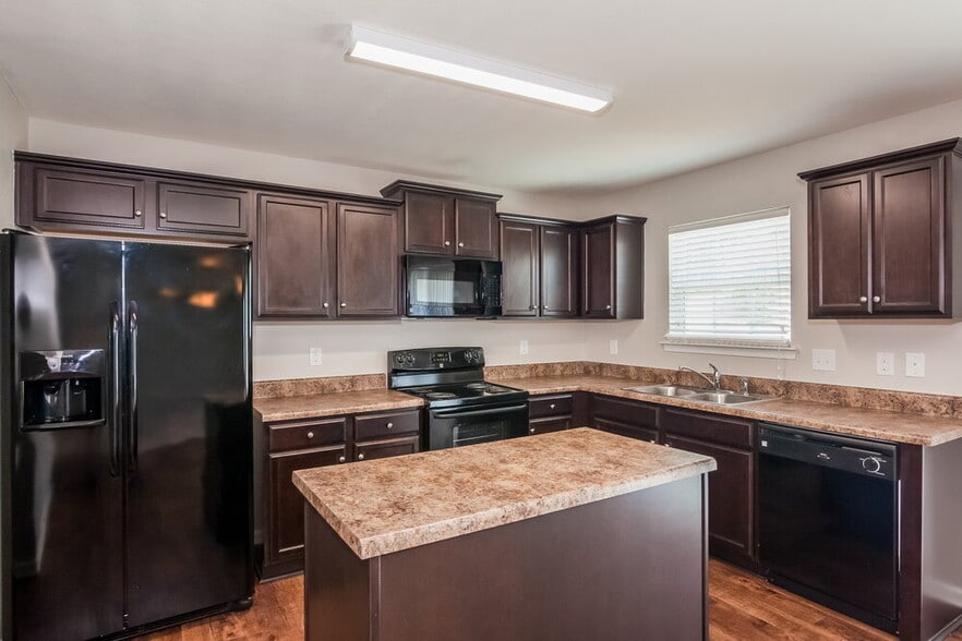 Building Photo - 3703 Alexander Forest Dr