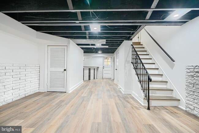 Building Photo - 2204 Redthorn Rd