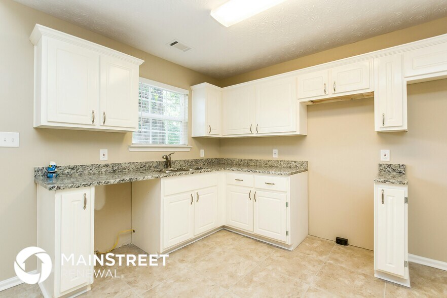 Building Photo - 308 Barr Cir