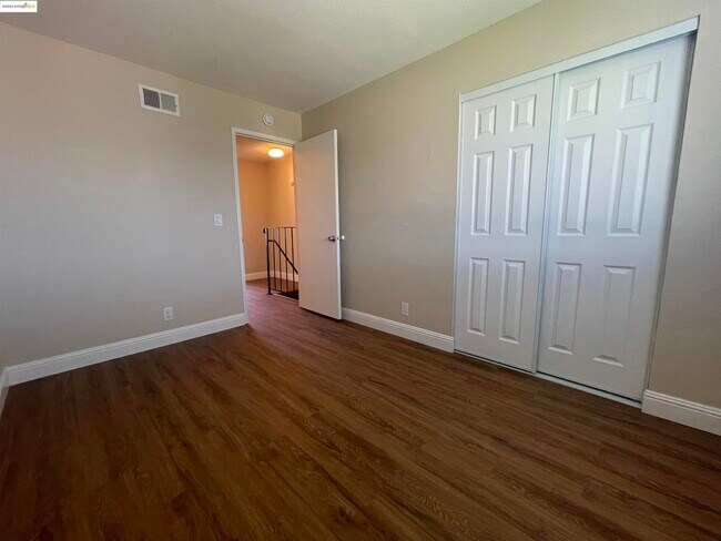 Building Photo - 35 Fountainhead Ct