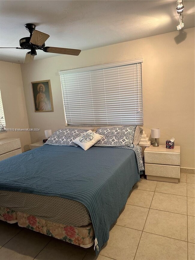 Building Photo - 9456 SW 77th Ave