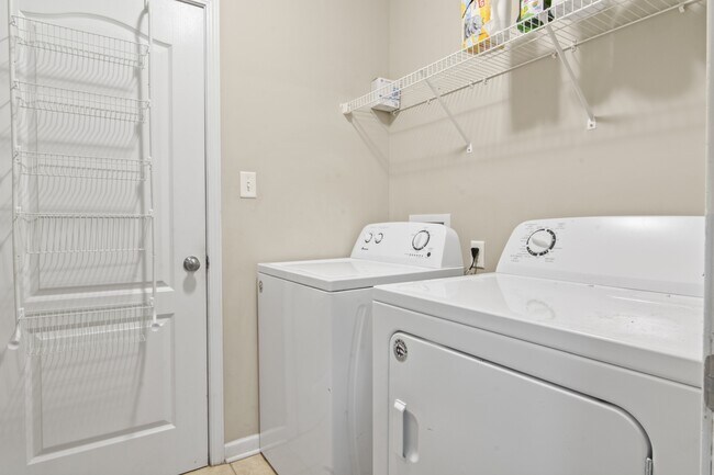 Building Photo - 752 Radiant Dr