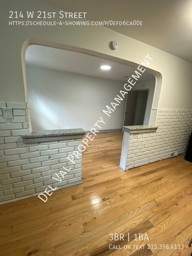 Building Photo - 214 W 21st St