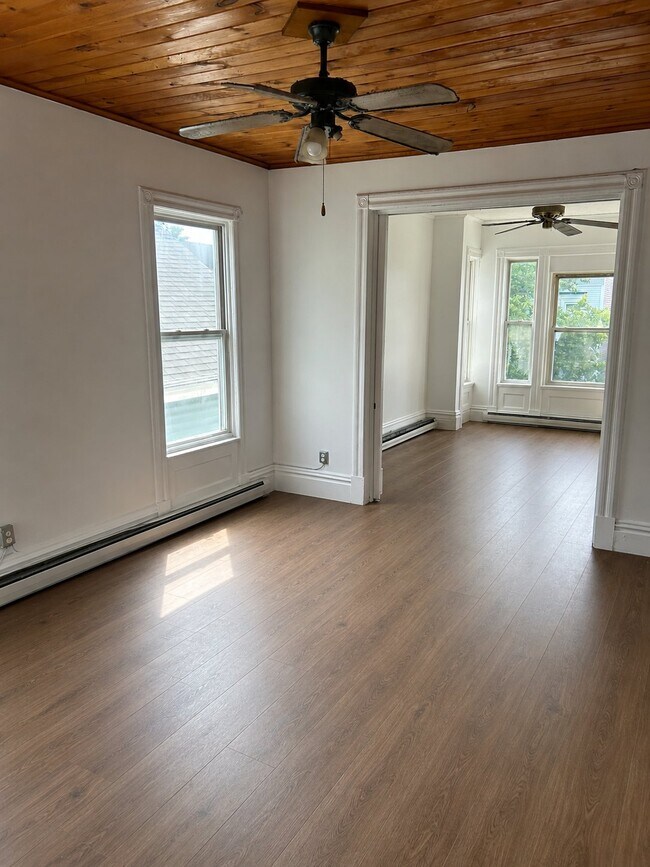 Building Photo - 134 6th Ave