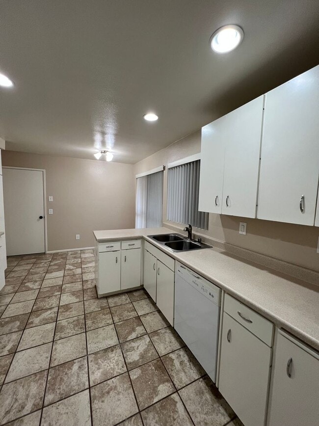 Building Photo - Wonderful Coronado Floorplan with 2 Car Garage