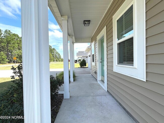 Building Photo - 885 Carolina Rd
