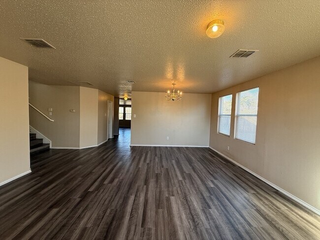 Building Photo - 3625 Clydesdale Dr