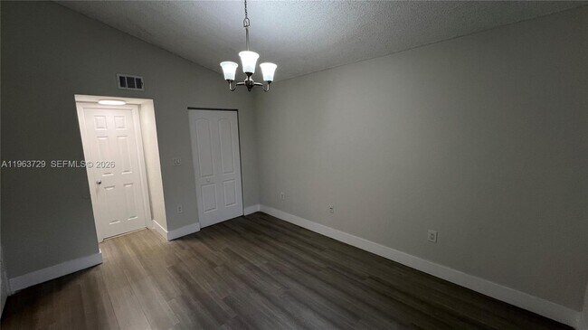 Building Photo - 2810 N Oakland Forest Dr