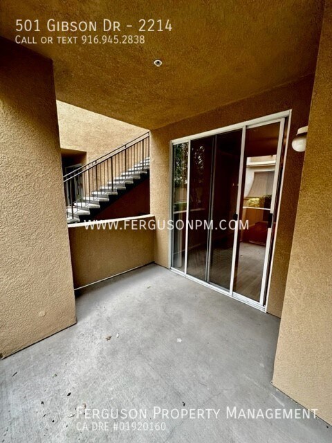 Building Photo - Ground Level One Bedroom Condo with Detach...