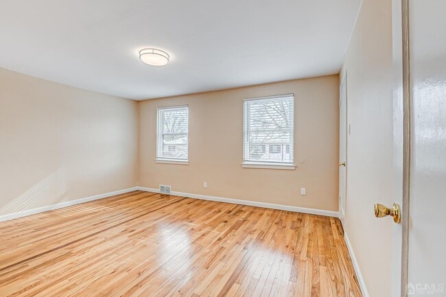 Building Photo - 206 Newman St