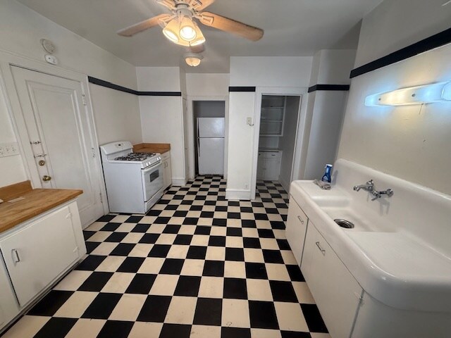 Building Photo - 1203 E Brady St