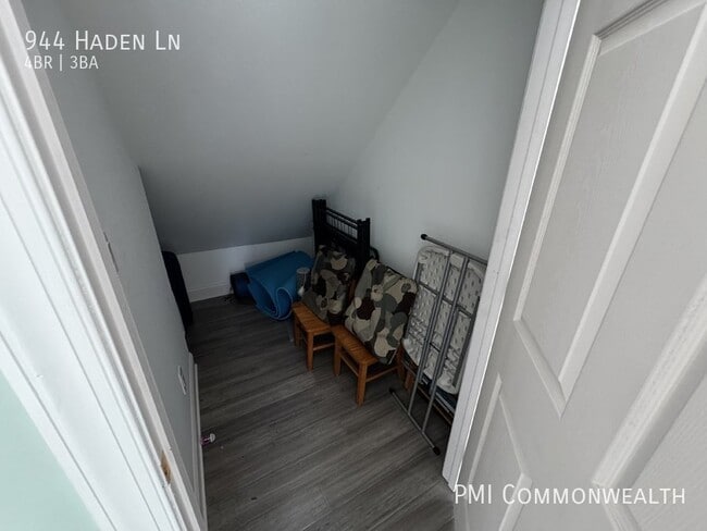 Building Photo - 3 Bed / 2 Bath Single Family with 1b1b in-...