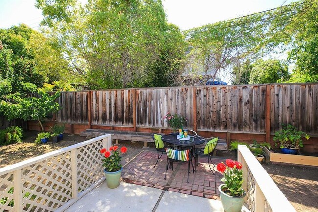 Building Photo - Belwood