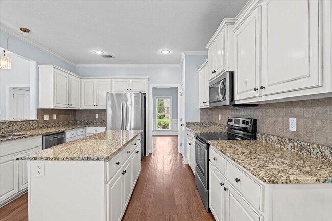 Building Photo - 4117 Chastain Dr