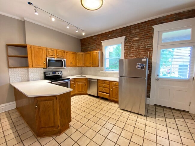 Building Photo - Wilber Ave 303-305 &amp; 863 Henry NCR