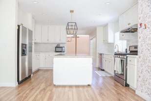 Building Photo - 23328 Alamos Ln