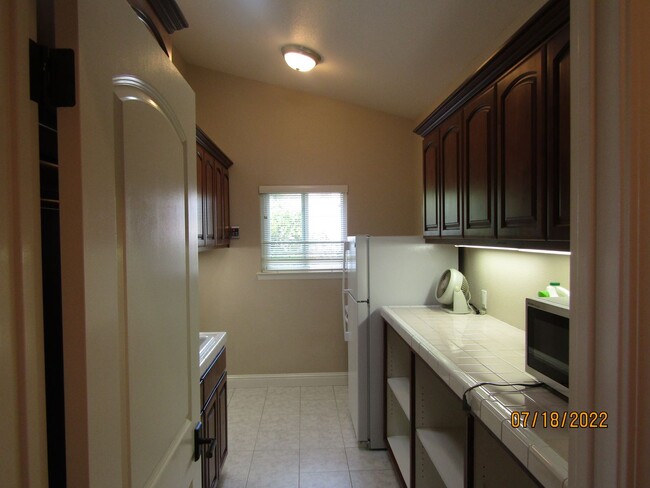 Building Photo - Orcutt Single Story Private Entry Granny Unit
