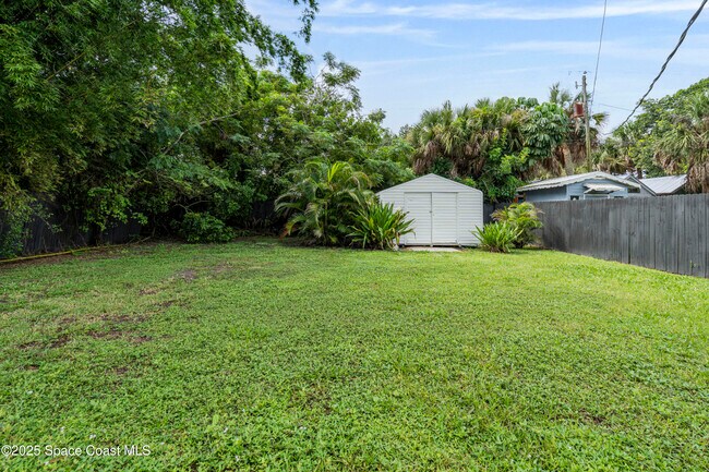 Building Photo - 509 E Fee Ave