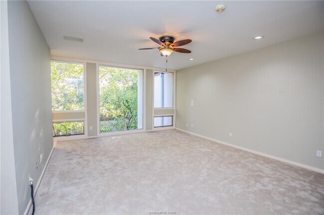 Building Photo - 45 Briar Hollow Ln