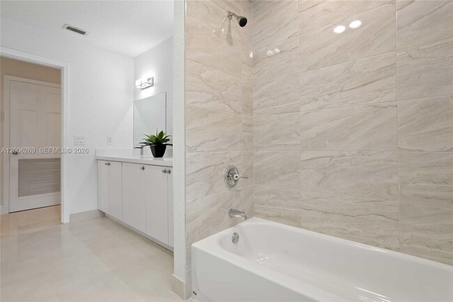 Building Photo - 8881 N Lake Dasha Dr