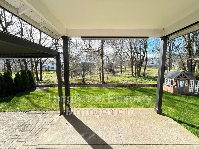 Building Photo - 7237 SE Berg Dr