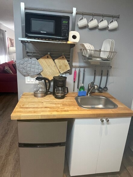 Extra appliances - 433 Homer Ave