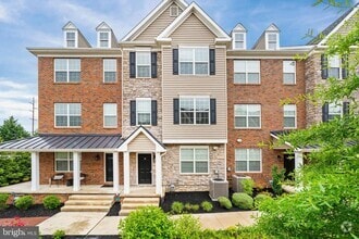 Building Photo - 712 Pony Ln