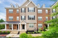 Building Photo - 712 Pony Ln