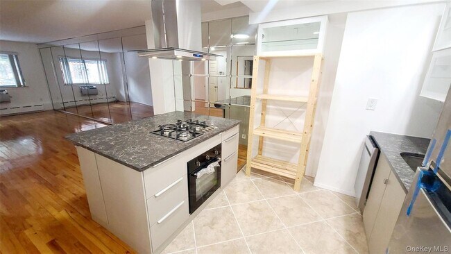 Building Photo - 101-20 67th Dr