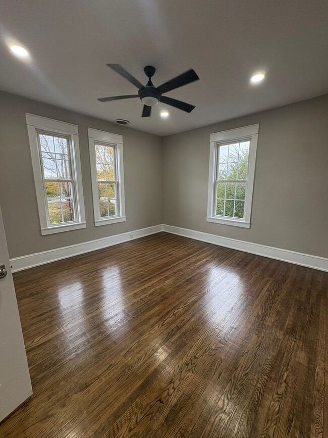 Building Photo - Historic Charm Meets Modern Living – Steps from Downtown Bristol!