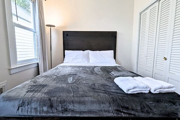 Building Photo - 108 Gotthart St