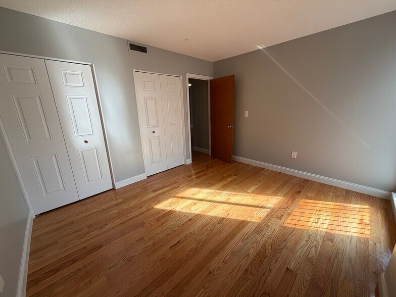 Building Photo - 1751 Beacon St