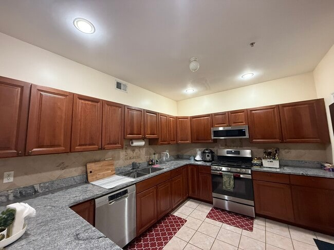 Building Photo - 45 Forest Dr