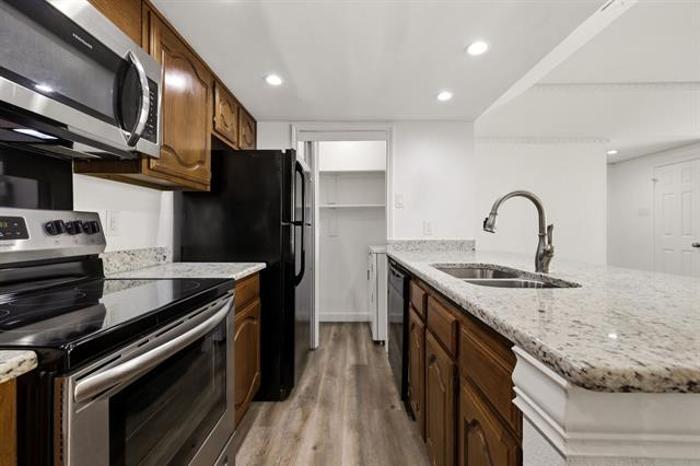 Building Photo - 8510 Park Ln