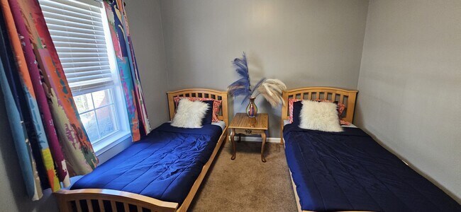 Building Photo - 312 Joe Walding Dr