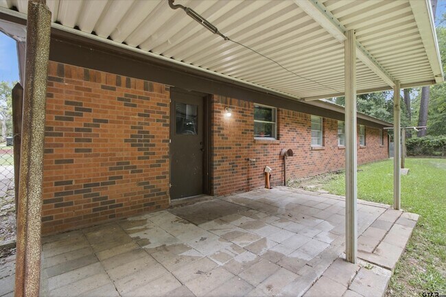 Building Photo - 801 Stewart St