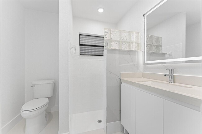 Building Photo - 11580 NW 20th Dr