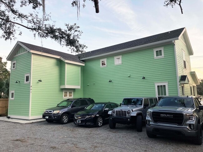 Building Photo - Porter's Parkside - New One Bedroom, One Bathroom Townhome