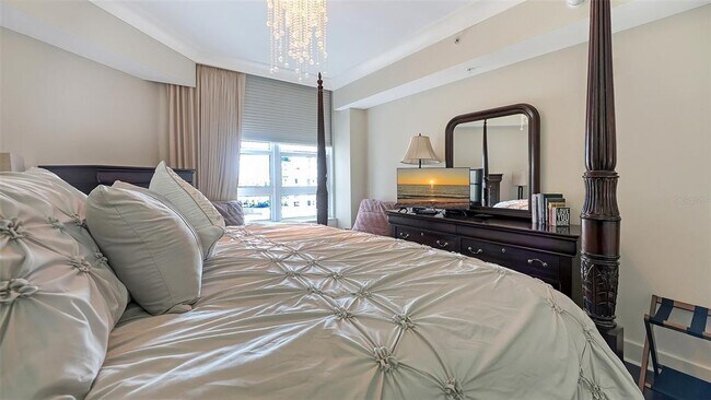 Building Photo - 1350 Main St