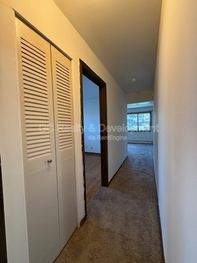 Building Photo - 515-525 N Highview Ave