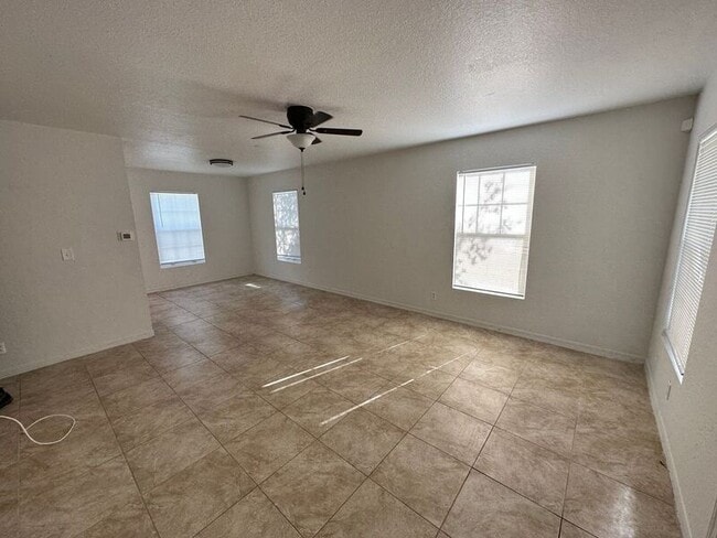 Building Photo - 701 4th St