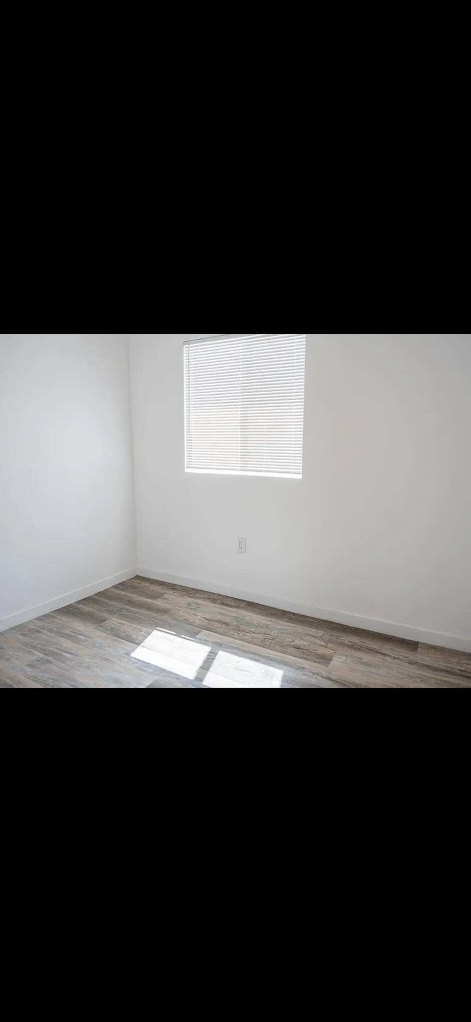 Building Photo - 8921 Cottonwood Ave